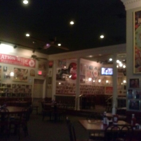 Foto diambil di Pickles Grill &amp; Bar oleh Jason D. pada 3/29/2014