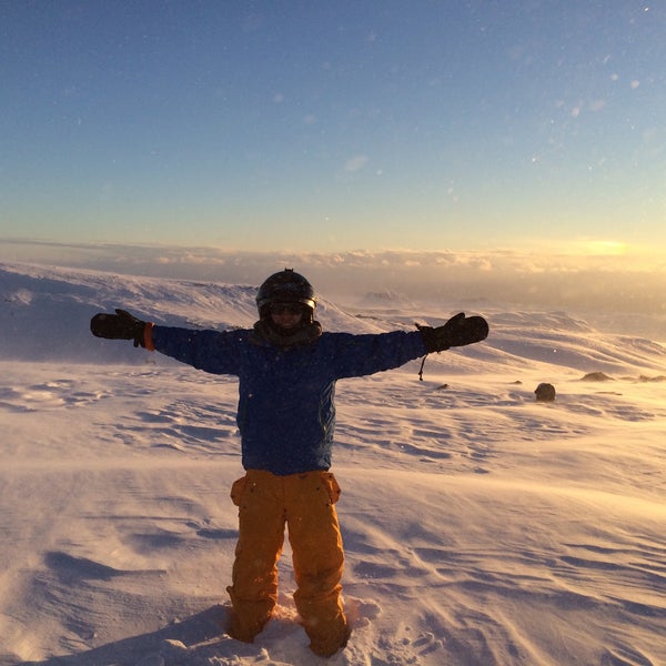 รูปภาพถ่ายที่ Arcanum Glacier Tours โดย Evan S. เมื่อ 12/26/2014
