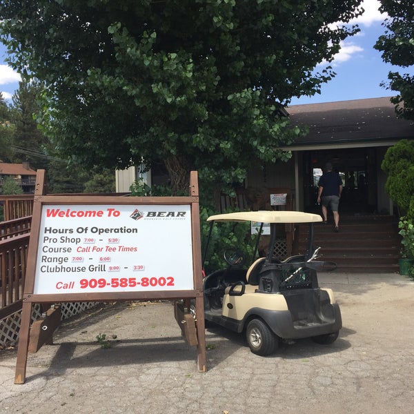 Foto scattata a Bear Mountain Golf Course da Claudia M. il 8/18/2018