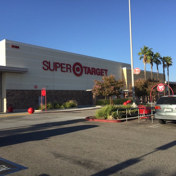 Super Target Moreno Valley, CA'da fotoğraflar