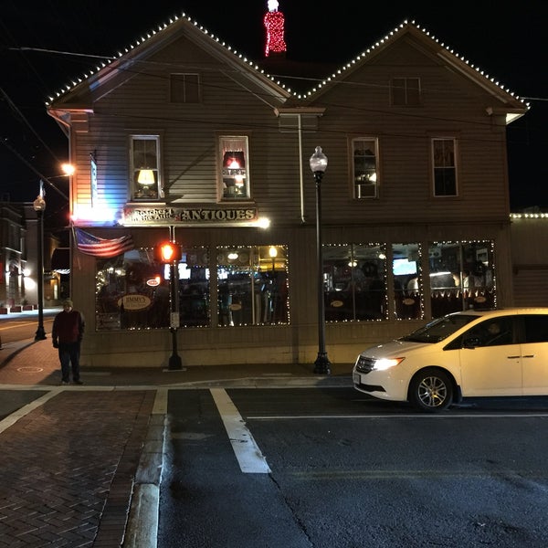 Das Foto wurde bei Jimmy&#39;s Old Town Tavern von Claudia M. am 12/8/2018 aufgenommen