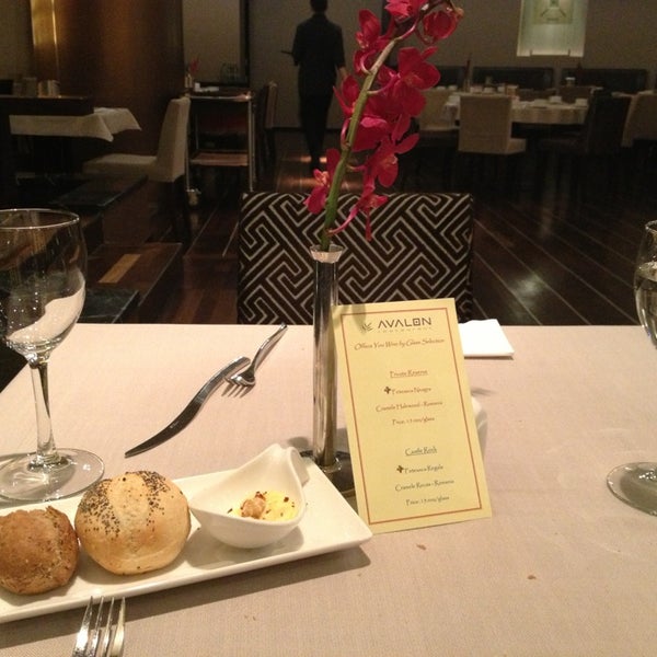 Das Foto wurde bei Avalon Restaurant von Ernesto D. am 2/21/2013 aufgenommen