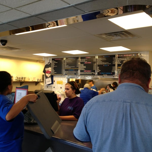 Photo taken at Edwards Drive-In Restaurant by Nathan L. on 7/22/2013