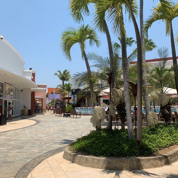 4/16/2019에 Ana C.님이 La Isla Acapulco Shopping Village에서 찍은 사진
