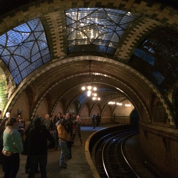 11/15/2014 tarihinde Jonathan H.ziyaretçi tarafından IRT Subway - City Hall (Abandoned)'de çekilen fotoğraf