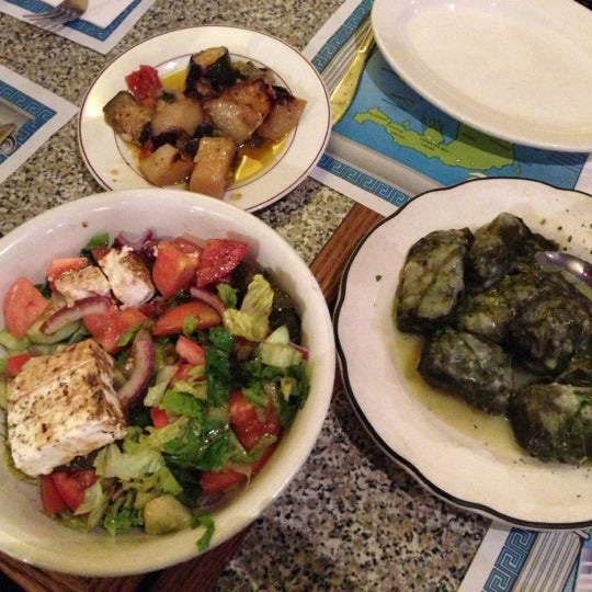 Foto tomada en Uncle Nick&#39;s Greek Cuisine  por Anthony L. el 11/3/2012