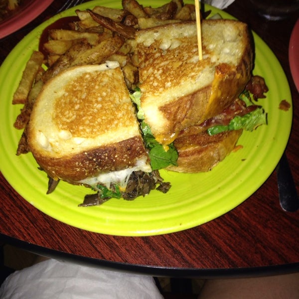 Just a warning that the sandwiches are huge! My sister and I got two so we could split, but one would've totally sufficed. Excellent though. I highly recommend the fried green tomato BLT. 😊