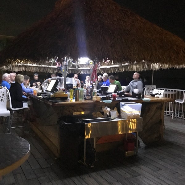 3/12/2017 tarihinde Nicole C.ziyaretçi tarafından Mangos Restaurant and Tiki Bar'de çekilen fotoğraf