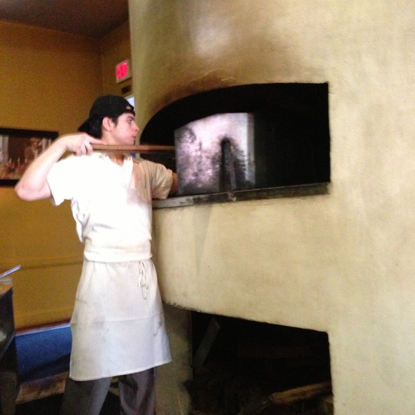 5/4/2013 tarihinde Thomas R.ziyaretçi tarafından Helmand Restaurant'de çekilen fotoğraf