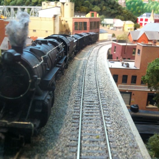 Снимок сделан в Western Pennsylvania Model Railroad Museum пользователем Thomas R. 12/16/2012
