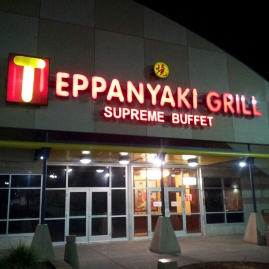 Снимок сделан в Teppanyaki Grill &amp; Supreme Buffet - Minneapolis пользователем Jeremiah V. 10/20/2012