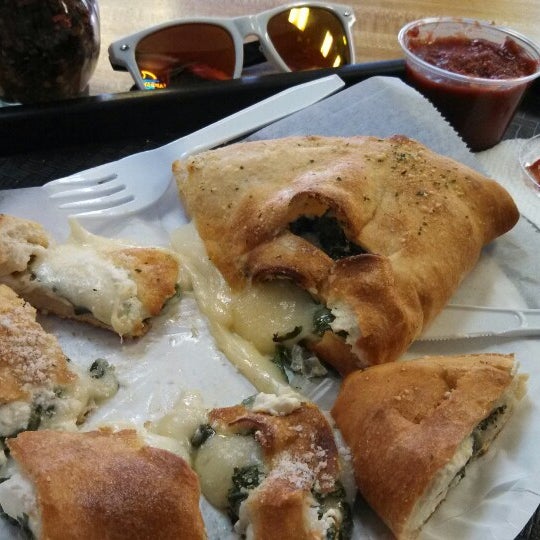 Totally recommend the #spinach #calzone <3 #wallArt #2fantastic