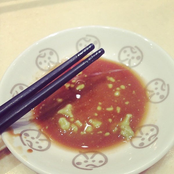 Photo taken at Genki Sushi by Kin T. on 3/7/2014