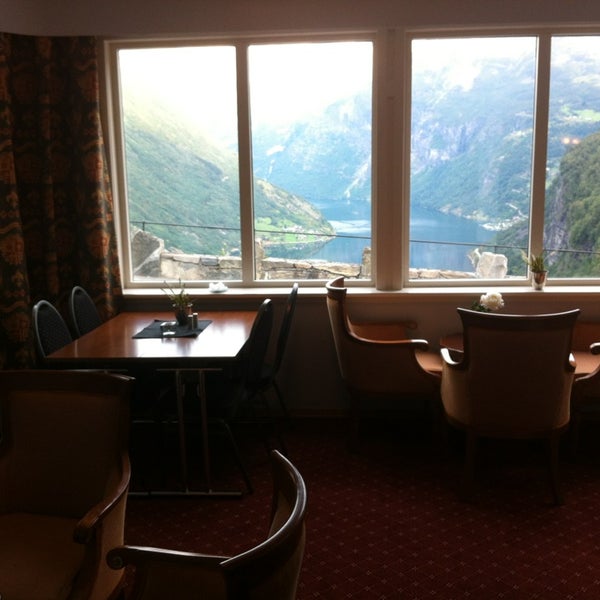 Foto tirada no(a) Classic Norway Hotel Utsikten por Maria em 8/26/2013