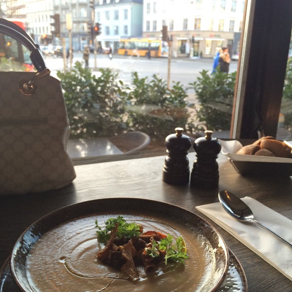 Das Foto wurde bei Dag H Cafe &amp; Restaurant von Maria am 1/2/2015 aufgenommen