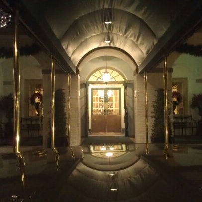 Das Foto wurde bei Williamsburg Inn, an official Colonial Williamsburg Hotel von James H. am 12/29/2012 aufgenommen
