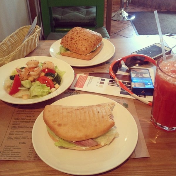 รูปภาพถ่ายที่ Сэндвич Бар โดย Irina H. เมื่อ 7/5/2014