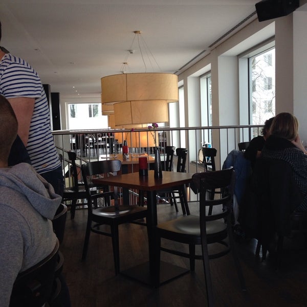 2/23/2014 tarihinde Yulia N.ziyaretçi tarafından Cafe Cord'de çekilen fotoğraf