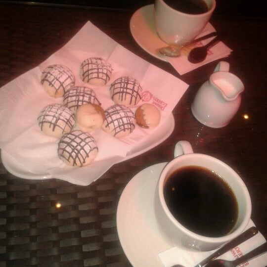 Foto tirada no(a) Douwe Egberts Coffee &amp; Restaurant por SERDAR Ç. em 1/16/2013