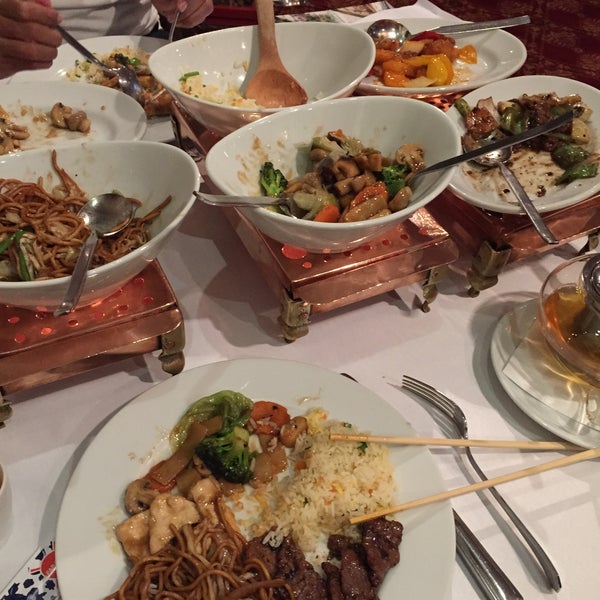 Photo taken at Dragon Restaurant by Erkan ö. on 5/3/2015