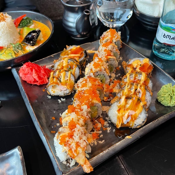 Sushi ve shrimp dynamite’i efsaneydi. Mozarella sushi denenmeli!