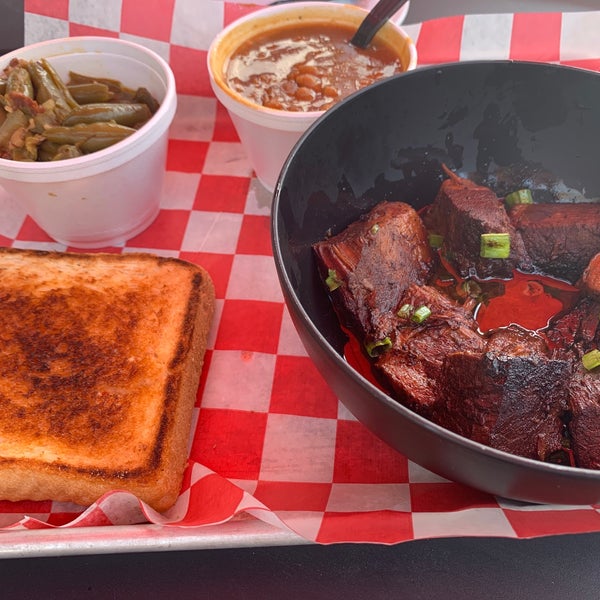 Burnt ends, baked beans, & green beans!!! Lovely owners. Check our the new deck!