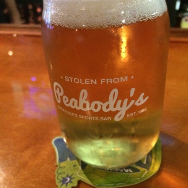Foto tirada no(a) Peabody&#39;s Sports Bar &amp; Grill por Regina Renee H. em 7/7/2014