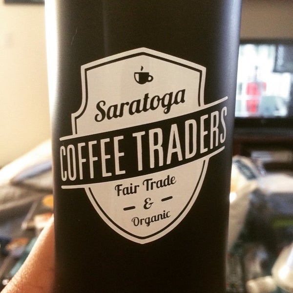Снимок сделан в Saratoga Coffee Traders пользователем Regina Renee H. 4/2/2015