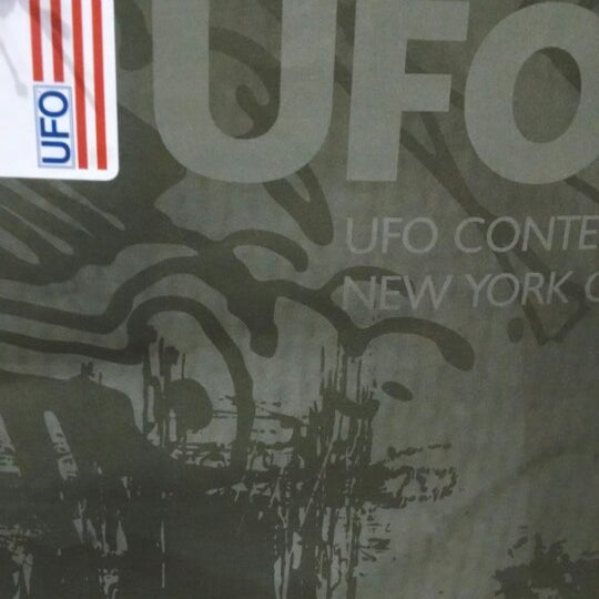 Foto tirada no(a) UFO Jeans - Florida Center por Pablo G. em 2/16/2014