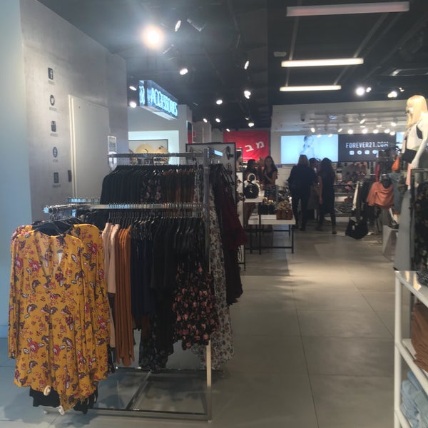 Forever 21 Clothing Store