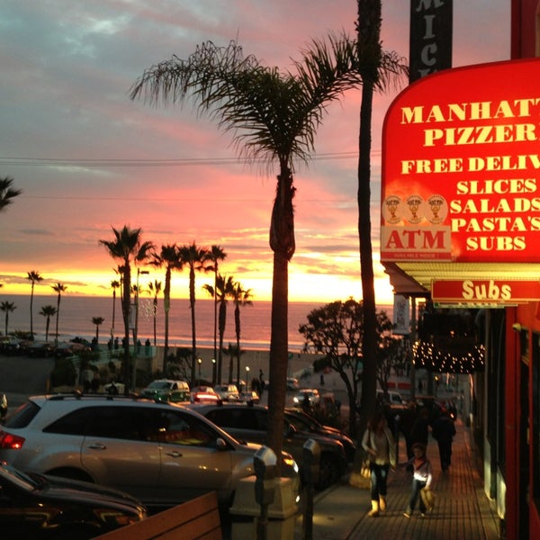 รูปภาพถ่ายที่ Manhattan Pizzeria โดย Bobby E. เมื่อ 12/6/2013