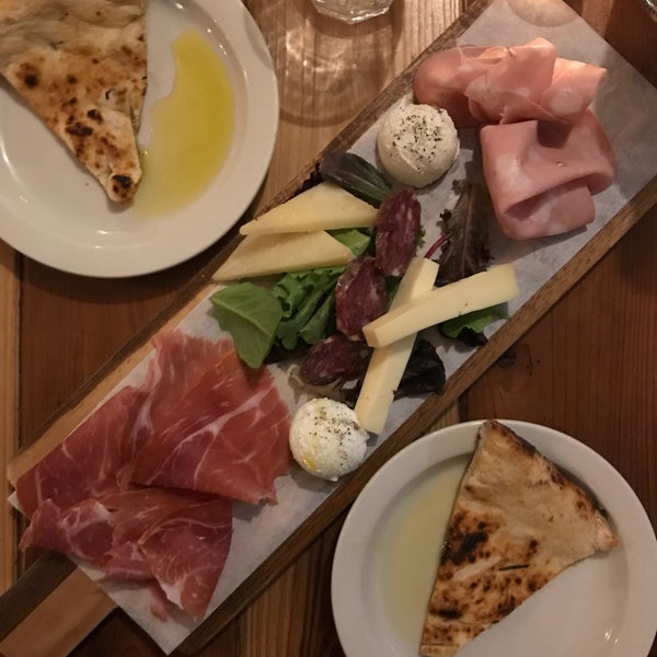 Photo taken at Sottocasa Pizzeria by Elizabeth on 5/7/2018