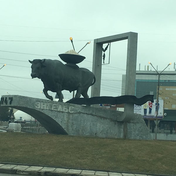 Жк энгельс сити. Энгельса мираж. Бык символ города энгельса. Энгельс бык прикол. Бык в энгельсе фото.