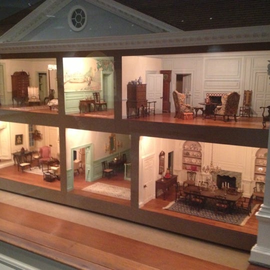 10/20/2012にErica R.がThe National Museum of Toys and Miniaturesで撮った写真