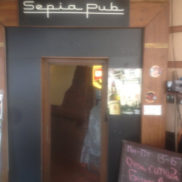 4/19/2013 tarihinde Evgeniy G.ziyaretçi tarafından Sepia Pub'de çekilen fotoğraf