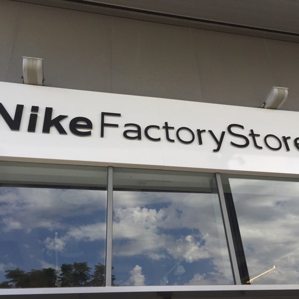 Nike Factory Store Shopping in Zaragoza