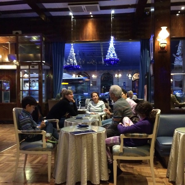 Das Foto wurde bei Gran Hotel Velázquez von Michael B. am 12/25/2014 aufgenommen
