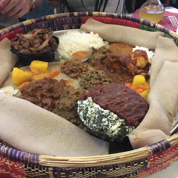 Das Foto wurde bei Restaurante Etiope NURIA von Michael B. am 4/16/2016 aufgenommen