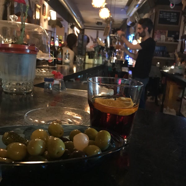Small bar with some good vermut and cocktails. The 5€ vermut deal for two with two vermuts and good olives is a nice snack
