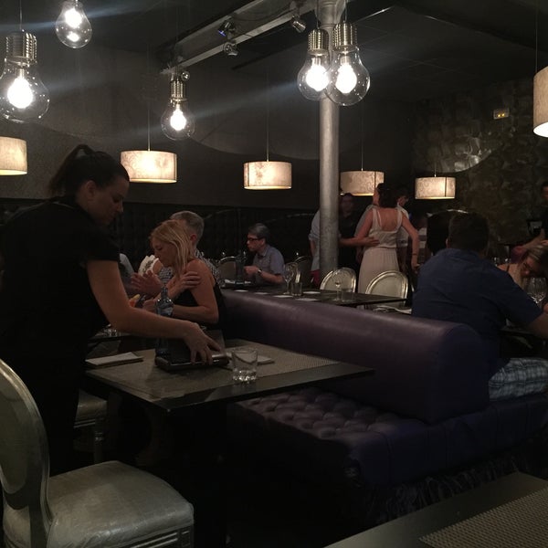 Foto diambil di Accés Restaurant Lounge oleh Eigil M. pada 8/27/2016