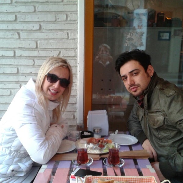 Das Foto wurde bei Bay-Kuş Cafe Kahvaltı von Handan am 1/19/2014 aufgenommen