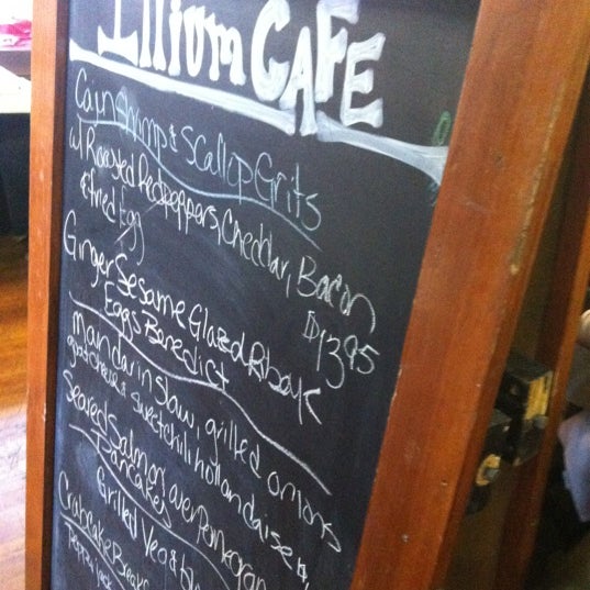 Foto scattata a the illium Cafe &amp; bistro da Jennifer M. il 12/16/2012