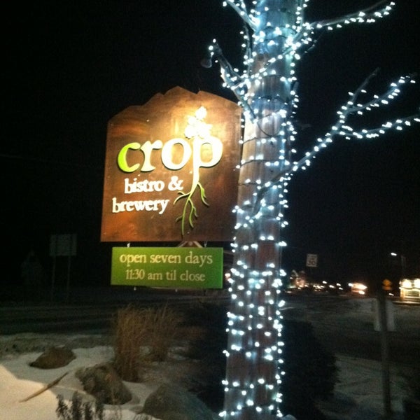 Foto scattata a Crop Bistro &amp; Brewery da Brandee D. il 1/27/2013