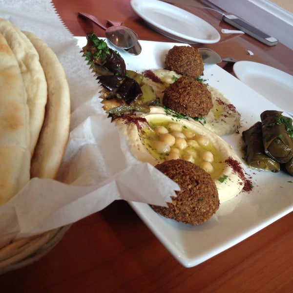 5/7/2014 tarihinde Shaikha A.ziyaretçi tarafından Dawali Mediterranean Kitchen'de çekilen fotoğraf