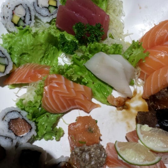 Photo taken at Naoki Sushi by Elivalto Luiz D. on 11/15/2013