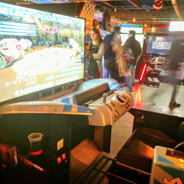 Снимок сделан в Boxcar Bar + Arcade пользователем JR T. 1/1/2018