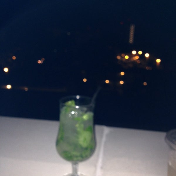 Photo taken at Edge Rooftop Cocktail Lounge by Channcy N. on 6/22/2014