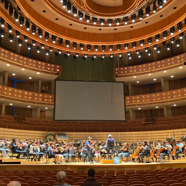 Das Foto wurde bei Adrienne Arsht Center for the Performing Arts von John K. am 10/26/2019 aufgenommen