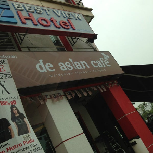 Foto scattata a De Asian Cafe da Helmy I. il 4/14/2013