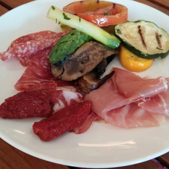 Foto diambil di Spasso Italian Bar and Restaurant oleh Robby Y. pada 5/4/2014